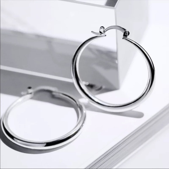 Jewelry - New Womens  18K White Gold Round Hoop Earrings